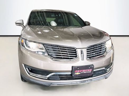 Used 2016 Lincoln MKX Select w/ Select Plus Package AWD/4WD image 3