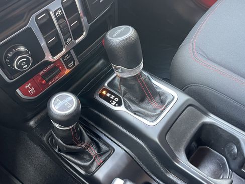 Used 2021 Jeep Gladiator Rubicon AWD/4WD image 25