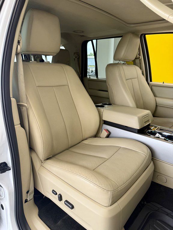 Used 2017 Ford Expedition Limited RWD image 15