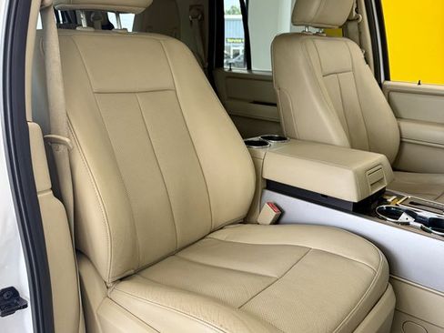 Used 2017 Ford Expedition Limited RWD image 15