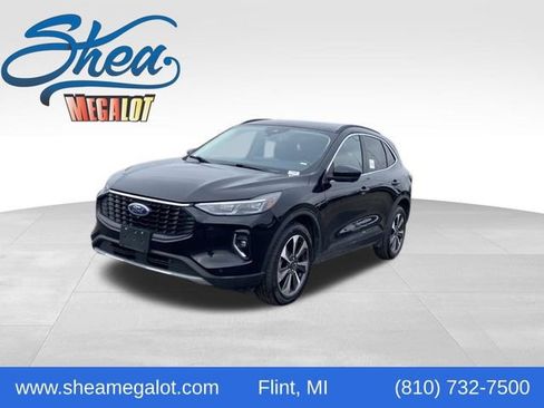 Used 2023 Ford Escape Platinum AWD/4WD image 1