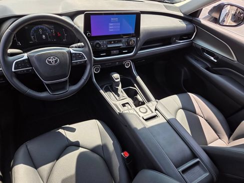 Certified 2025 Toyota Grand Highlander FWD image 7