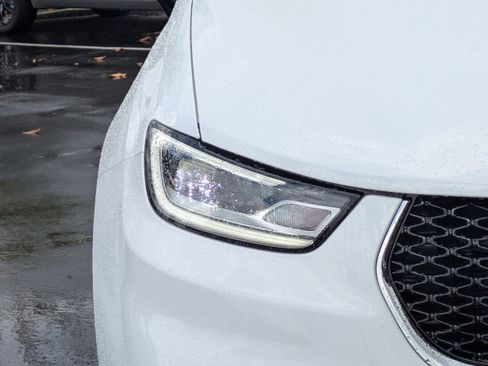 New 2026 Chrysler Pacifica Select image 10