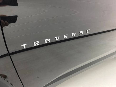 Used 2021 Chevrolet Traverse LT FWD image 16