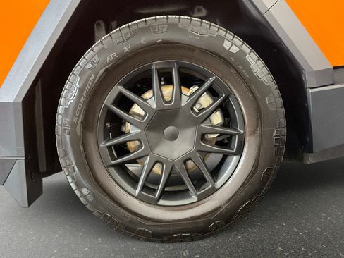 Used 2024 Tesla Cybertruck AWD Crew Cab image 12