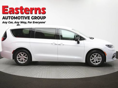 Used 2024 Chrysler Pacifica Touring-L FWD image 46