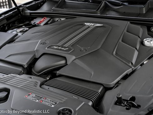Used 2023 Bentley Bentayga Plug-In Hybrid image 20