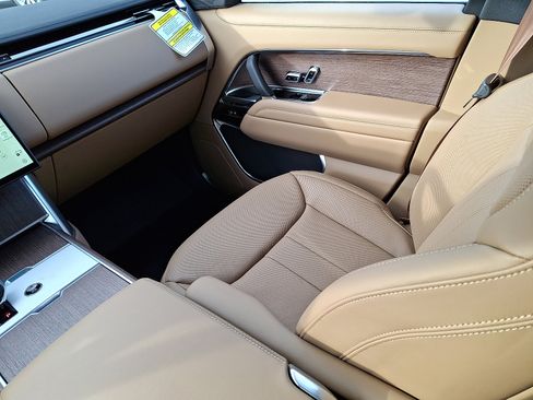 New 2025 Land Rover Range Rover Long Wheelbase SE image 14