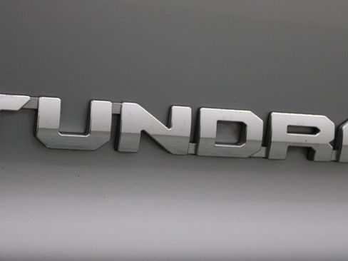 Used 2018 Toyota Tundra SR5 w/ SR5 Upgrade Package AWD/4WD image 29