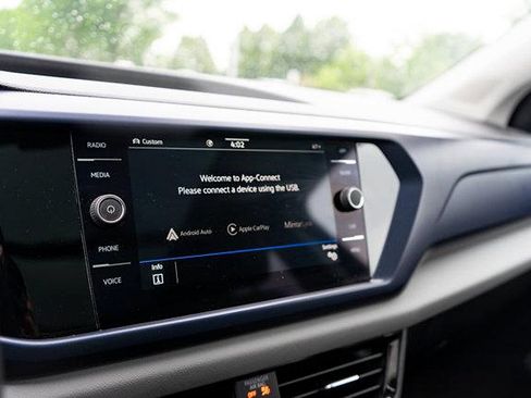 Certified 2023 Volkswagen Taos SE w/ Panoramic Sunroof Package AWD/4WD image 20