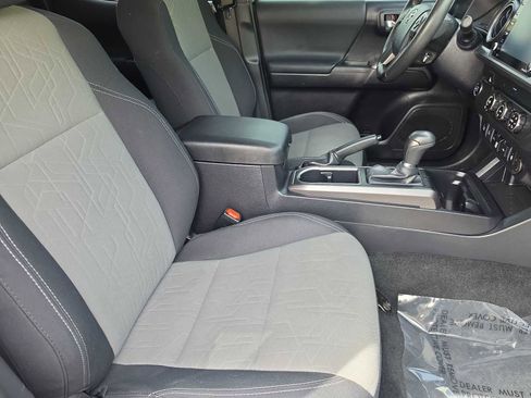 Used 2020 Toyota Tacoma TRD Sport w/ Technology Package image 17