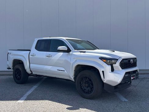Used 2025 Toyota Tacoma TRD Sport AWD/4WD image 9