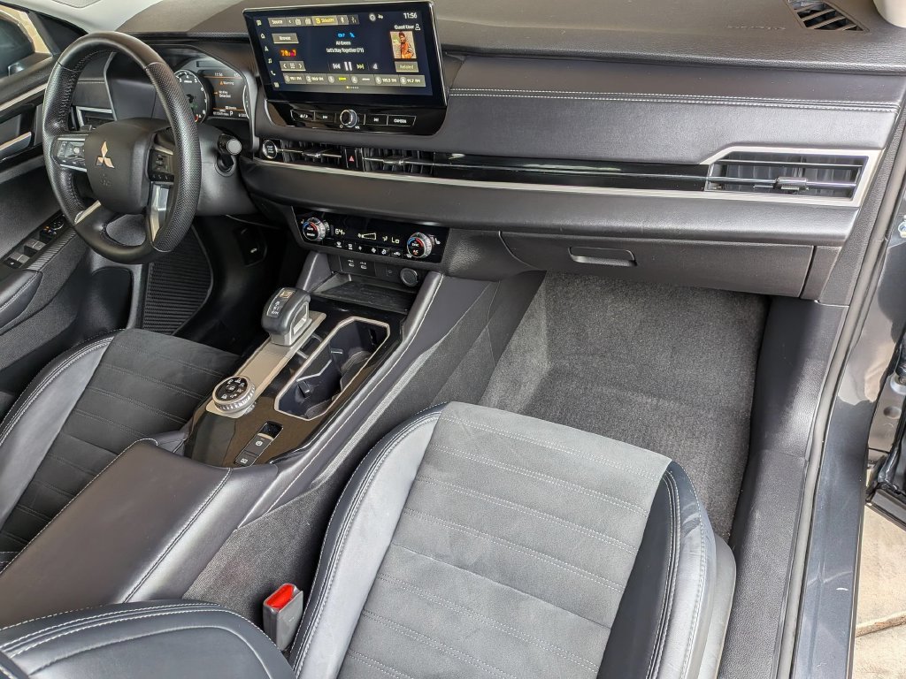 Used 2025 Mitsubishi Outlander SE AWD/4WD image 31