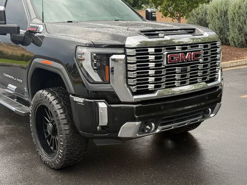 Used 2024 GMC Sierra 3500 Denali w/ Denali Reserve Package AWD/4WD image 3