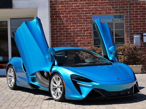 Used 2026 McLaren Artura RWD image 14