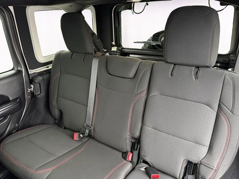 Used 2018 Jeep Wrangler Unlimited Rubicon image 13