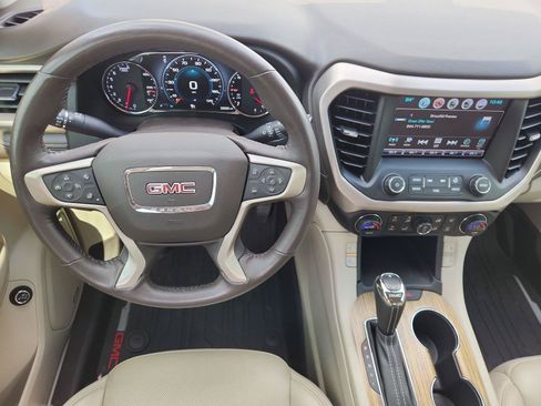 Used 2019 GMC Acadia Denali w/ Technology Package FWD image 11