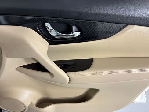 Used 2019 Nissan Rogue SL w/ Premium Package image 12