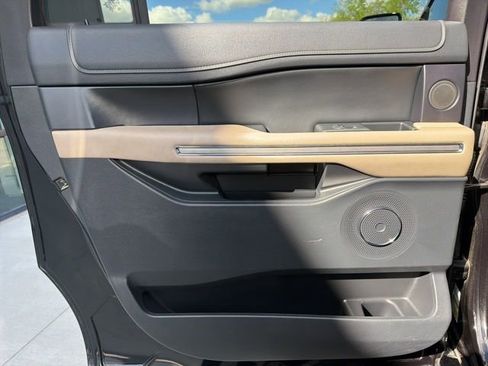 Used 2024 Ford Expedition Max Limited image 19