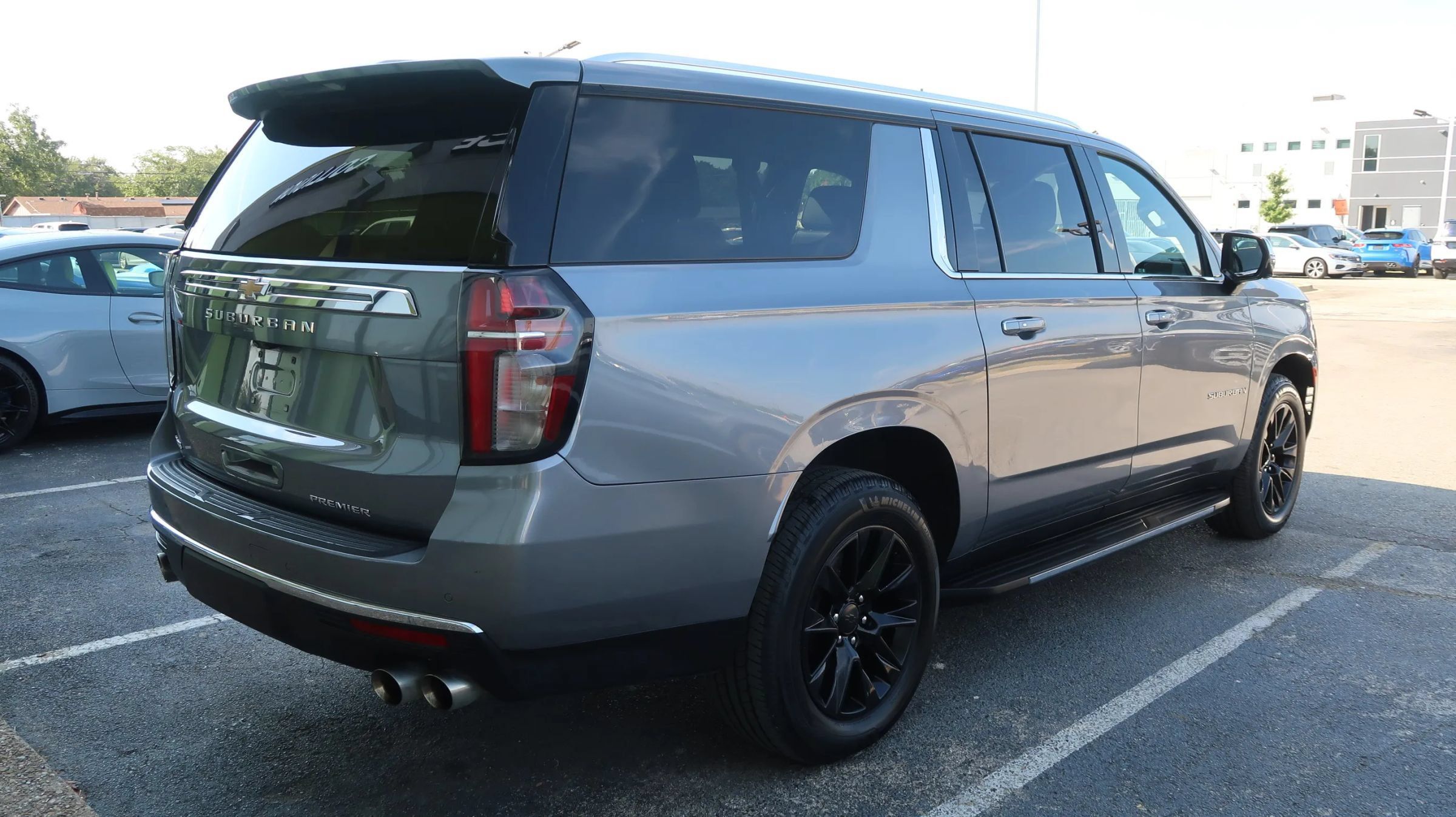 Used 2021 Chevrolet Suburban Premier w/ Premium Package RWD image 12