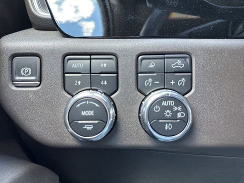New 2025 GMC Sierra 3500 SLT w/ SLT Premium Package AWD/4WD image 9
