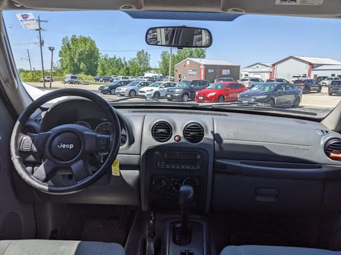 Used 2006 Jeep Liberty Sport AWD/4WD image 16