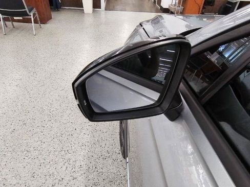 Used 2021 Volkswagen Tiguan SE AWD/4WD image 40