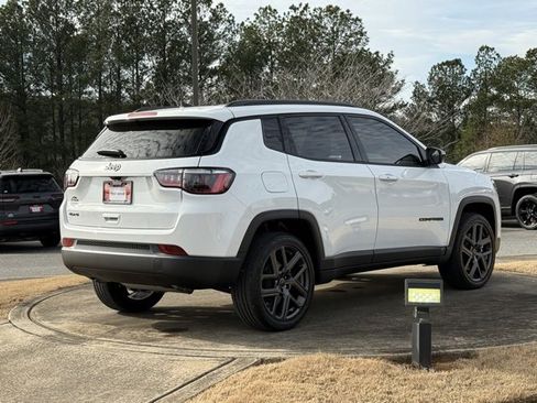 New 2026 Jeep Compass Latitude image 7