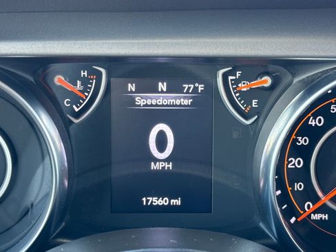 Used 2022 Jeep Gladiator Sport image 16