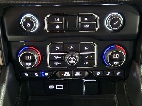 Used 2023 Chevrolet Suburban High Country image 40