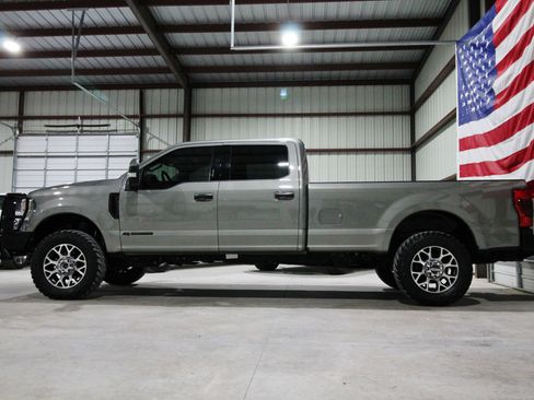 Used 2020 Ford F350 Lariat w/ Lariat Ultimate Package AWD/4WD image 6