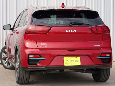Used 2022 Kia Niro EX image 5