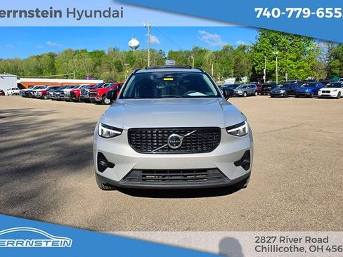 Used 2024 Volvo XC40 B5 Plus w/ Climate Package AWD/4WD image 2