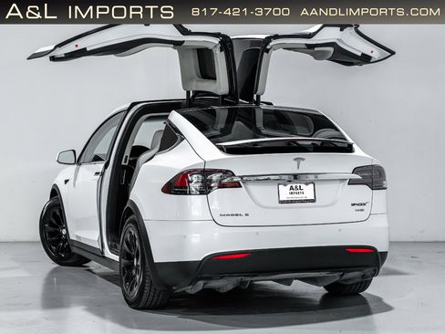 Used 2018 Tesla Model X 75D image 48
