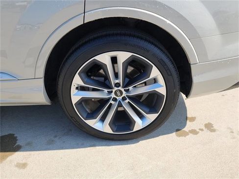Certified 2022 Audi Q7 3.0T Prestige image 9