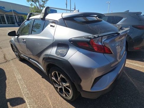 Used 2019 Toyota C-HR XLE FWD image 7