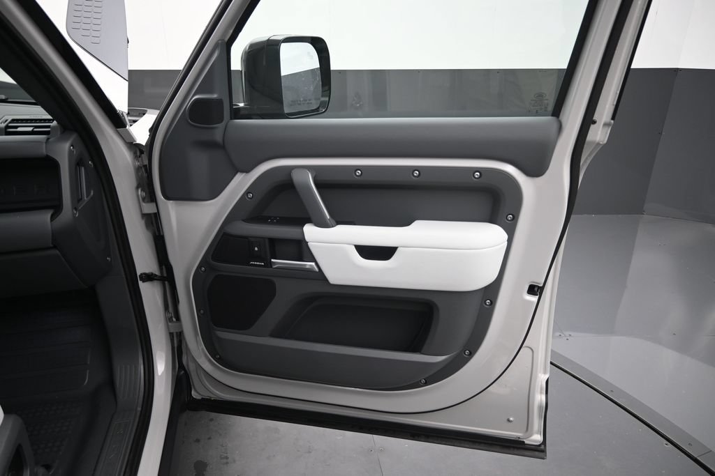New 2026 Land Rover Defender 110 S AWD/4WD image 4
