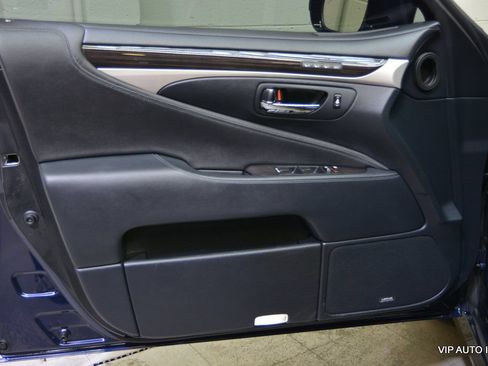 Used 2013 Lexus LS 460 w/ Comfort Pkg RWD image 7