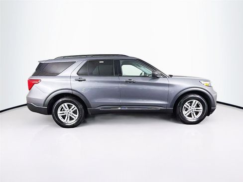 Used 2022 Ford Explorer XLT w/ Equipment Group 202A image 8