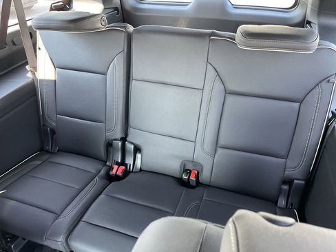 New 2025 Chevrolet Suburban Premier AWD/4WD image 24