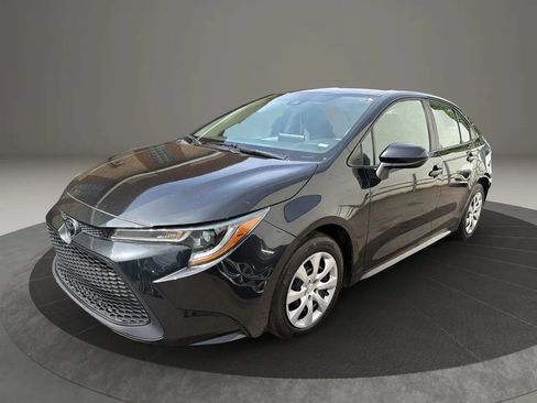 Used 2021 Toyota Corolla LE FWD image 1