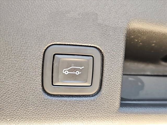 Used 2023 Chevrolet Equinox LT w/ Driver Convenience Package FWD image 7