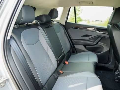 New 2025 Volkswagen Tiguan SE image 31