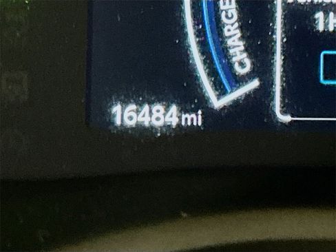 Used 2025 Toyota Camry SE image 10