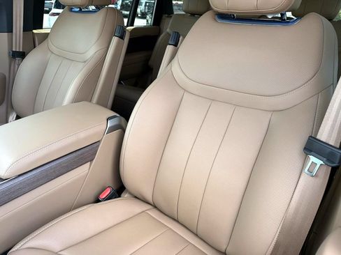 New 2026 Land Rover Range Rover Long Wheelbase SE AWD/4WD image 19