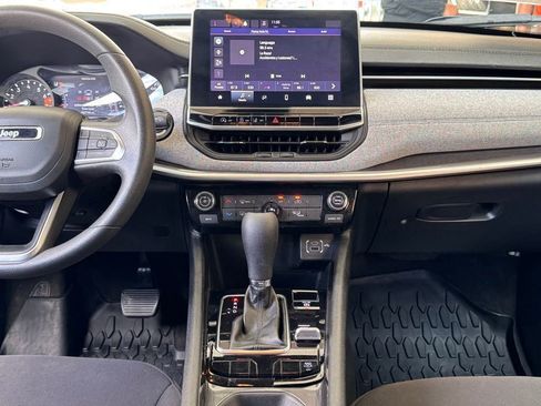 Used 2023 Jeep Compass Sport AWD/4WD image 3