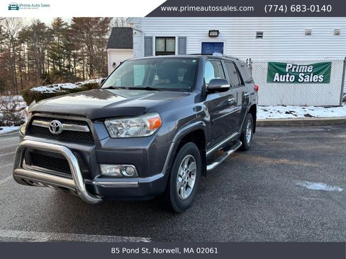 Used 2011 Toyota 4Runner SR5 image 3