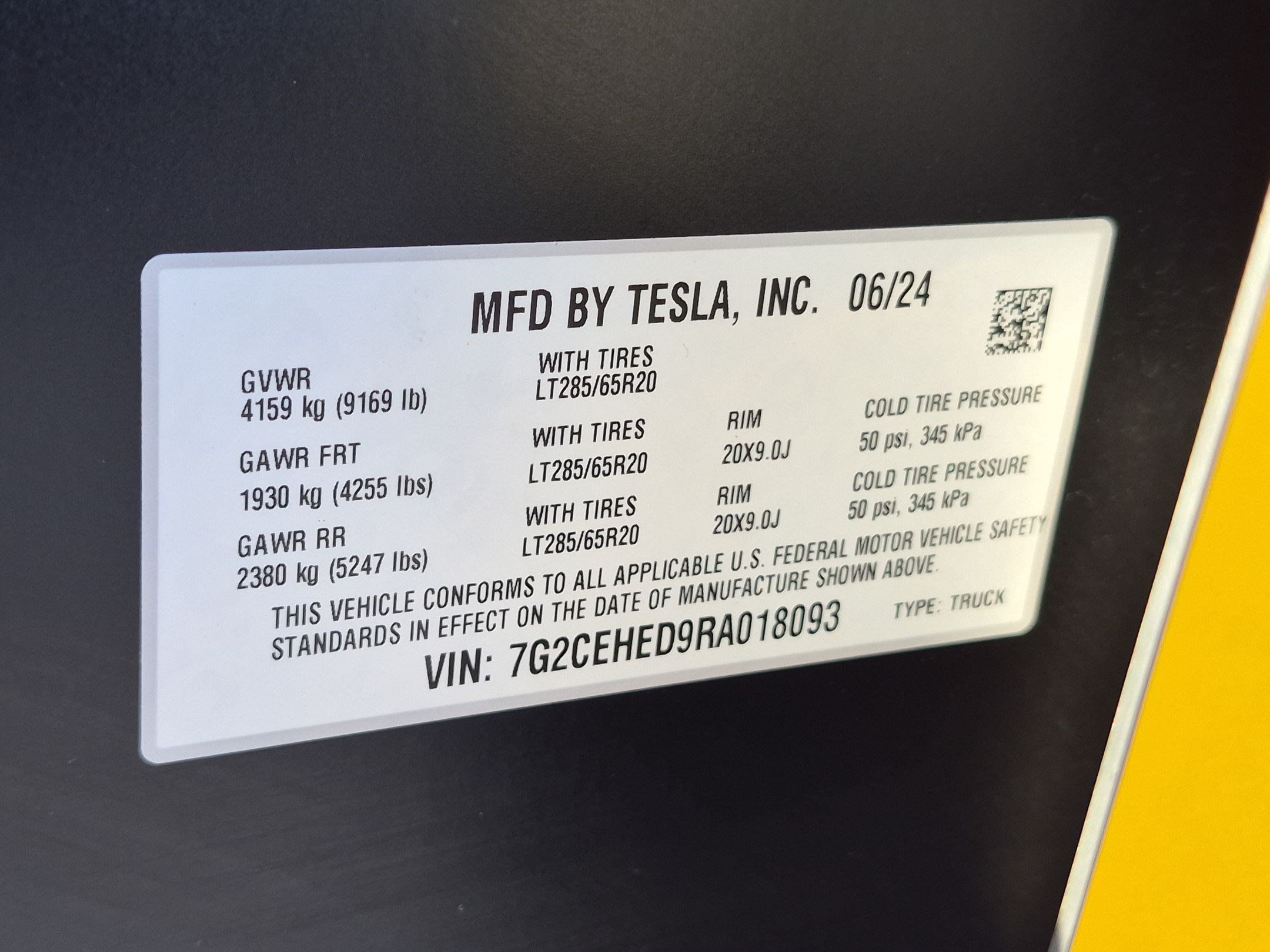 Used 2024 Tesla Cybertruck AWD Crew Cab image 35