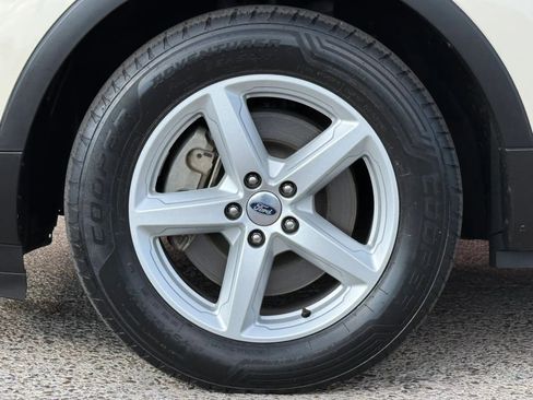 Used 2018 Ford Explorer XLT w/ Equipment Group 201A FWD image 28