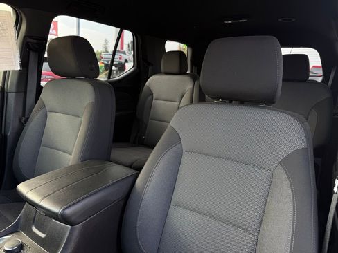 Used 2023 Chevrolet Traverse LT image 16